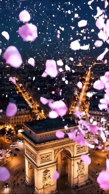 Закат над Парижем: арка и огни города #Париж #Арка #ГородОгней