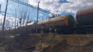 Электровоз 2ЭС5К-446 с грузовым поездом прибывает на станцию Ройка 04.04.2026