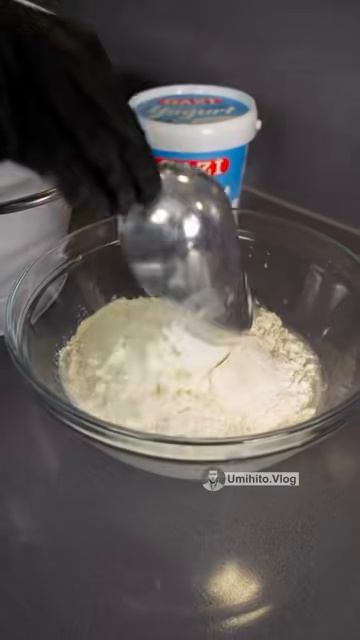 булочка с грибами и курицей