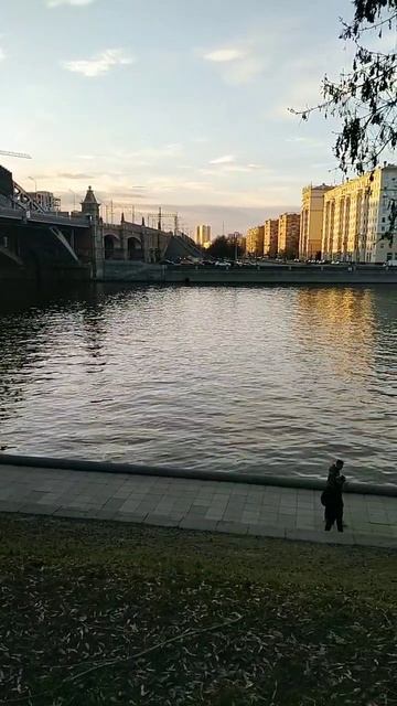 Набережная Москвы 
#апрель #закаты #вмоскве