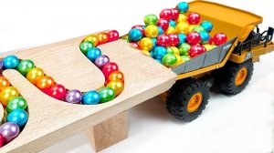 Гонка шариков волновой склон. Экскаватор, Мусоровоз, Самосвал, Скорая помощь, Ретро-грузовик