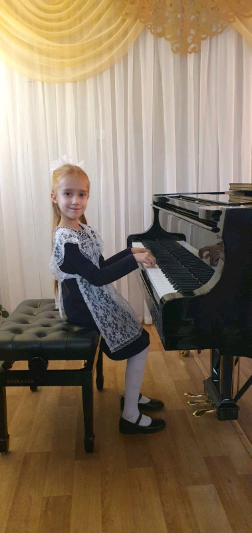 танец маленьких лебедей на фортепиано.