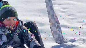 Марк и его внедорожник с большими колесами показывают зимние развлечения для детей