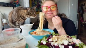 МУКБАНГ СМАЧНЫЙ ПРОДОЛЖАЮ РАССКАЗЫВАТЬ ВСЯКИЙ ТРЭШ ИЗ ДЕТСТВА