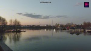 Тула. Вечер. Наводнение. Вода прибывает. Музыканты на площади. Апрель 2026.