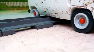 Жуки-Мутанты напали на папу Свина! Щенячий патруль спасает скорую помощь с волками  Мультики