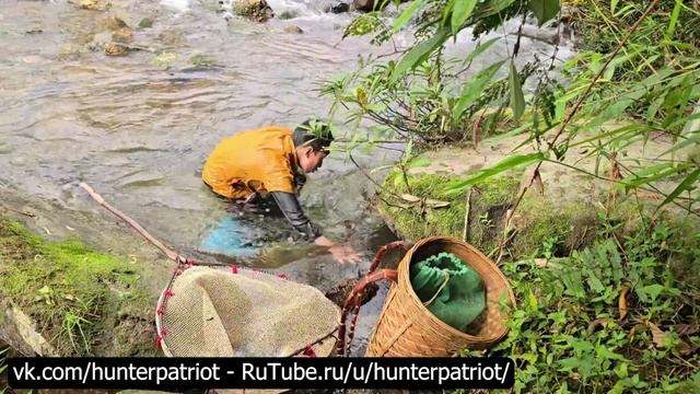Ныряя в ледяную воду за рыбой на продажу — Кхай заболел малярией в дороге! Экстремальная рыбалка!