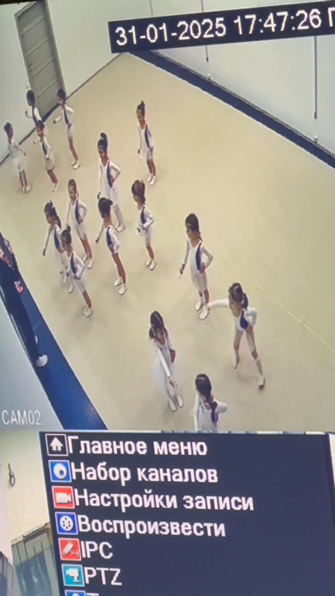 Арина на репетиции танцевальной композиции "Лети" в студии Анны Серовой