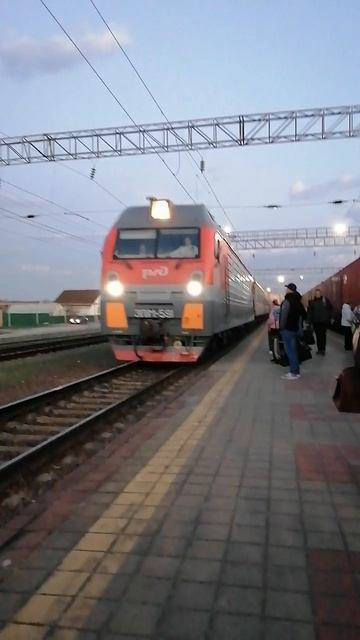 эп1м прибывает на станцию