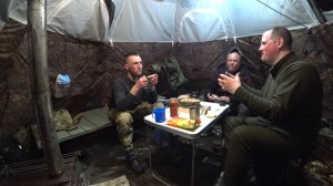 ТЕПЛО ПАЛАТКИ И ГОРЯЧАЯ ЕДА, МЫ ДОЛГО ЖДАЛИ! ВЕЧЕРНЯЯ ПРОВЕРКА ЖЕРЛИЦ, РЫБАЛКА НА СЕВЕРЕ часть 4.