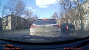 Нутро автохама по полной программе..( Сам влез--других не пускает))))