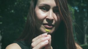 Я нёс бутоны белых роз