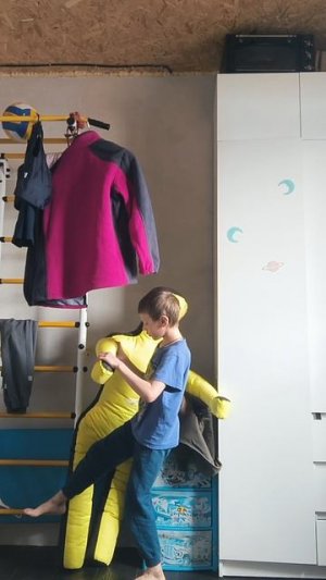 Денис научет дратся