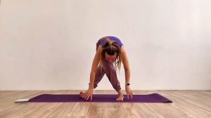 Гомукхасана — фрагмент из практики