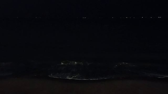 Индийский океан ночью. Пляж отеля  Al Bahar Hotel & Resort. ОАЭ. Фуджейра