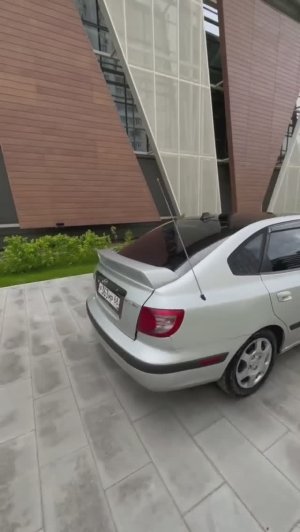 Hyundai Elantra - 365.000₽