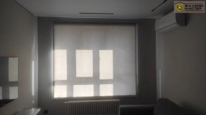 Полупрозрачные рулонные шторы серого цвета для регулирования уровня освещенности и приватности.