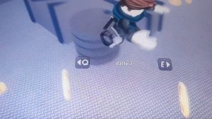 я играю в мм2 у меня появились друзья новые и мне подарили нож редкий и клетку обычную я миша