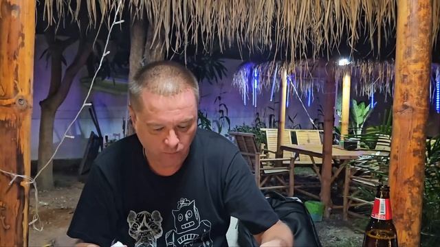 Паттайя. Скрытое Бюджетное и Атмосферное Тайское Кафе в Районе Рынка на Теппразит. Блошиный рынок