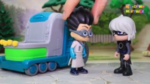 Видео с игрушками Герои в масках - Голодный желудок! Самые новые игрушечные мультфильмы.