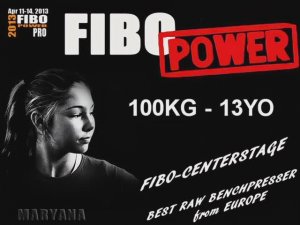 Марьяна Наумова, жим лежа 100 кг. в 13 лет, спортивное экспо FIBO POWER, Германия, Кельн 14.04.2013