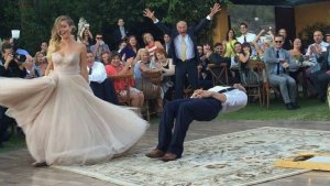 Девушки Удивляют на Свадебном Конкурсе