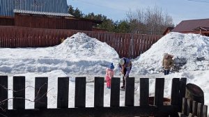 Машенька с Аришей на прогулки😍🥰