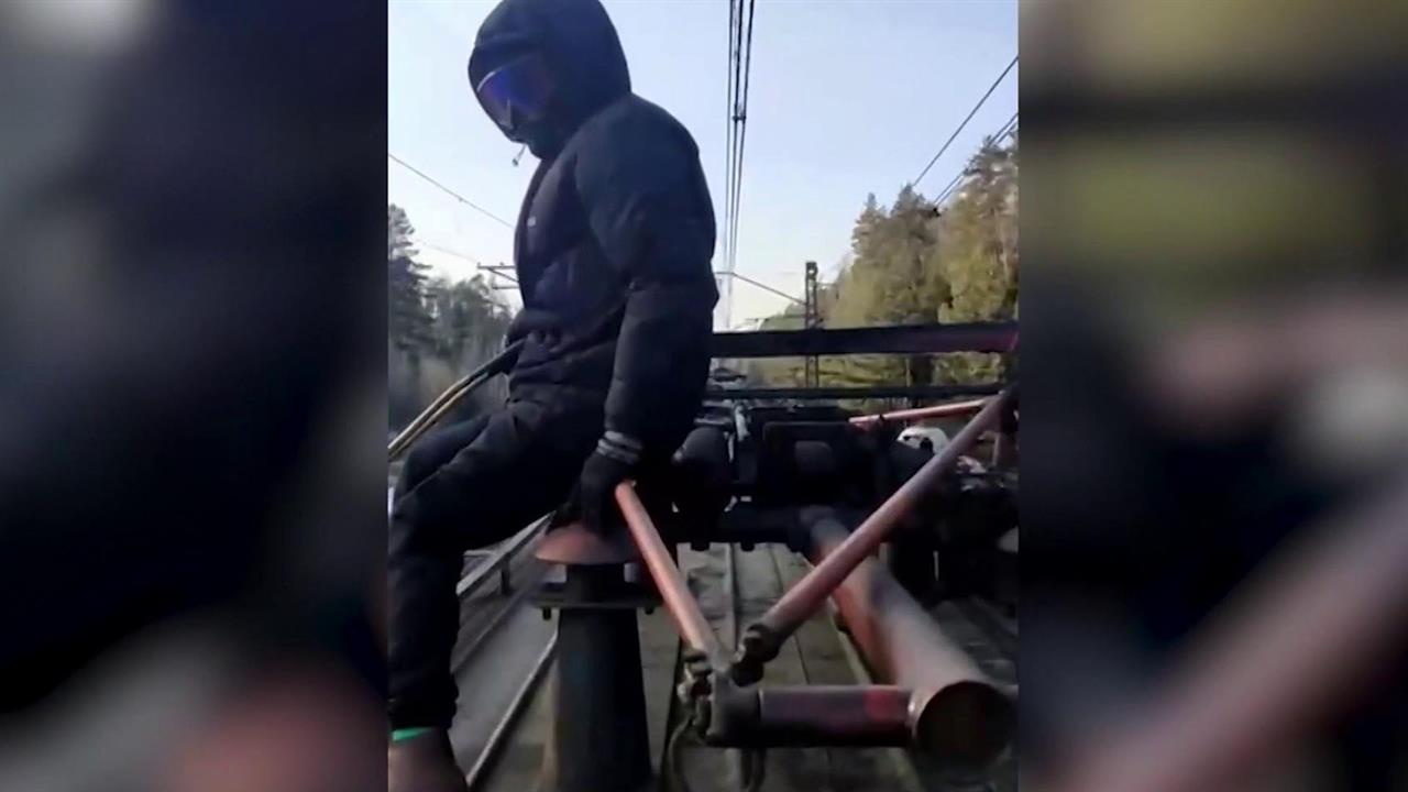 Дети гибнут или становятся инвалидами из-за опасного увлечения зацепингом. смотреть онлайн