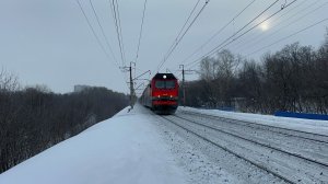 «Приветливый в снегопад!» Электровоз «Синара» 3ЭС6-1357 с грузовым поездом на перегоне, 2026 год