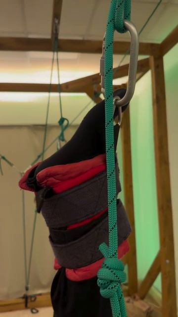 Вис на ногах