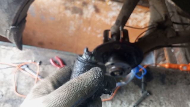 Замена задних тормозных цилиндров на Гранте