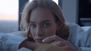 SUNO AI/ -В стекле отеля- -Видео Pexels