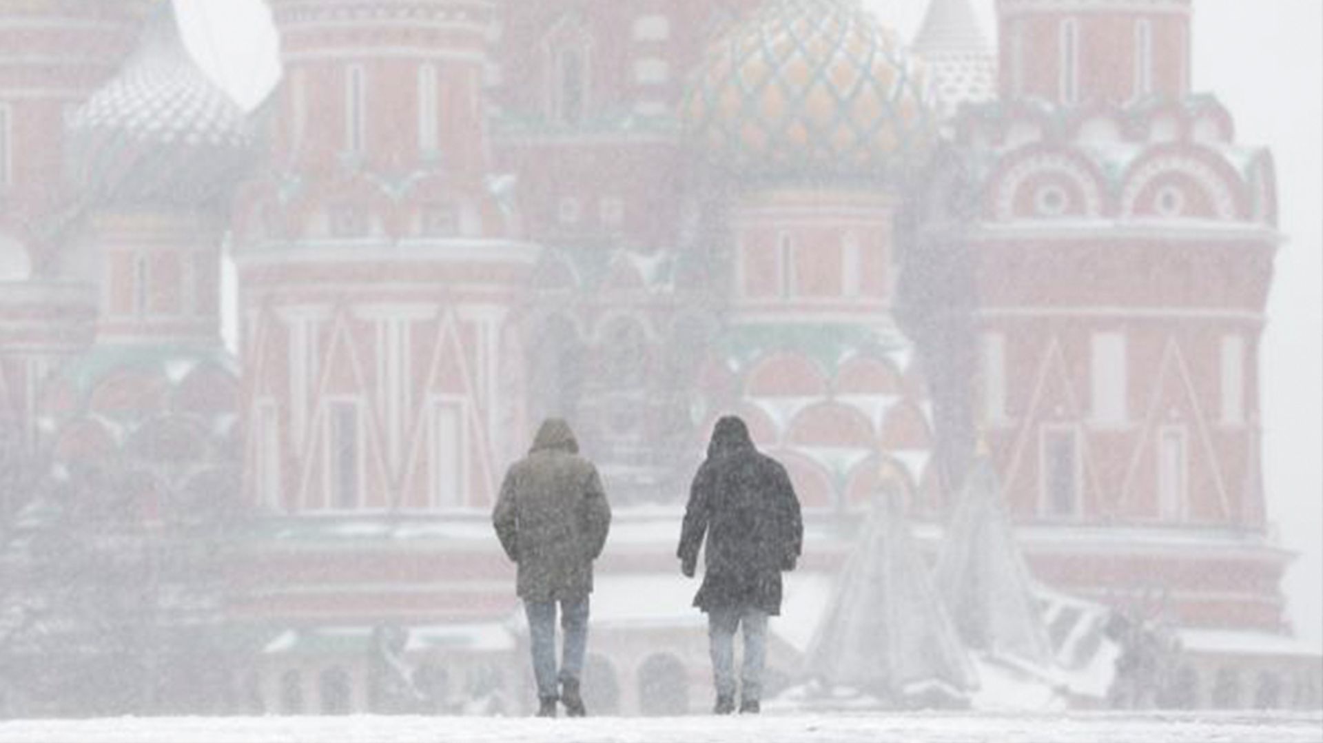 Резкое похолодание в Москве: ветры, дожди и снег обрушатся на столицу России