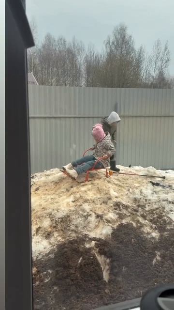 Гуляют посреди весны