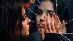 я чужая (зеркало молчит)