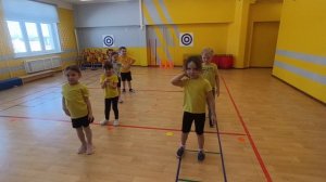 Игра Туристическая зарядка с детьми в садике