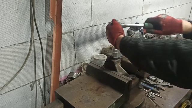 Как выбить сайлентблок из рессоры на Газели.  Замена сайлентблоков рессор на газелеи.