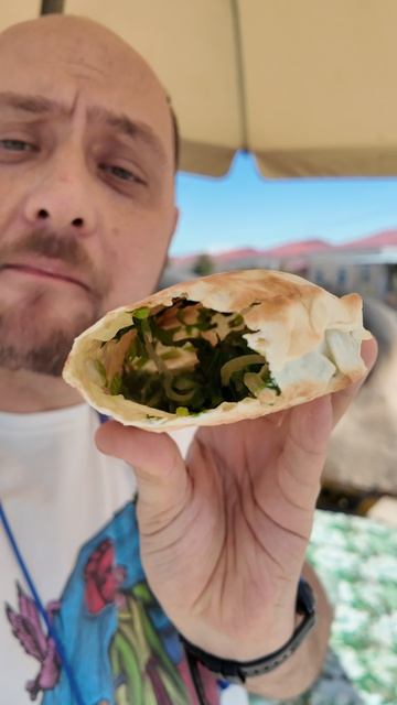 Не могу удержаться… ем самсу прямо из тандыра 🔥🤤