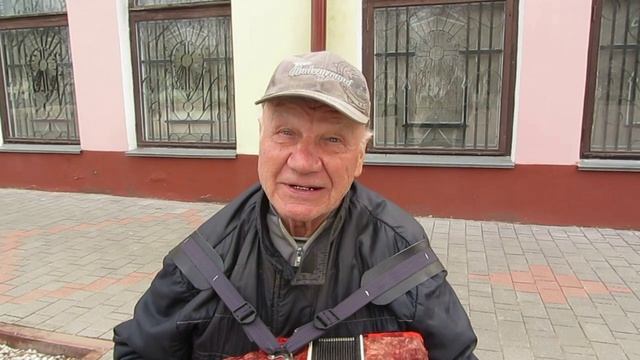 И собака от счастья поёт!