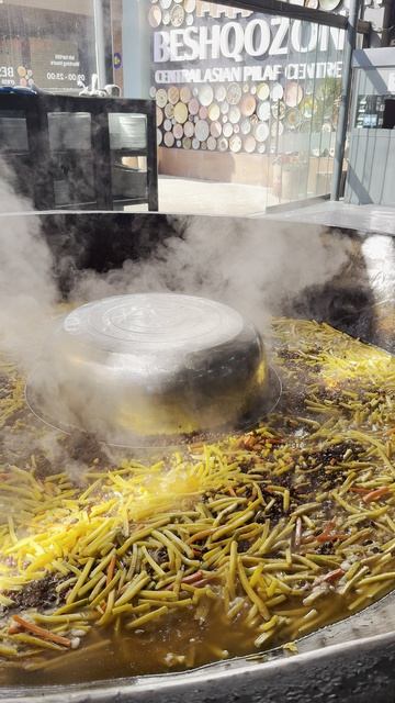 Гигантский казан плова в Ташкенте 😱🔥