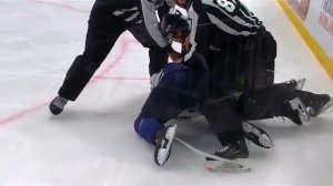 КХЛ. Предсезон 2025_26. Трактор_Лада 29082025. Украшение матча - драка Савчук против Коромыслова