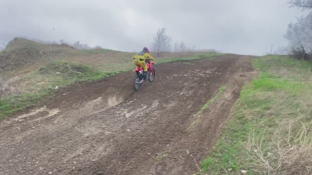 Школа мотокросса ZRT Тренировка подъемов и спусков