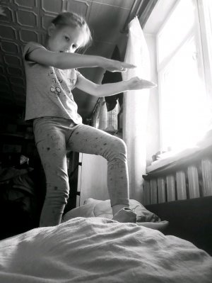 Алиса включи музыку на всю громкость чтобы слушать музыку