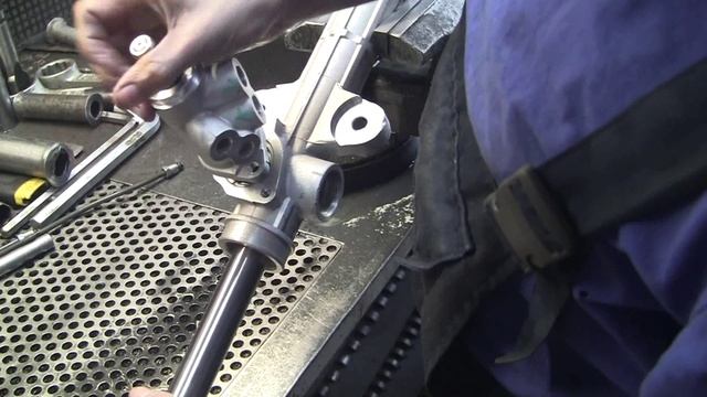 Сборка рулевой рейки Kia Sorento.