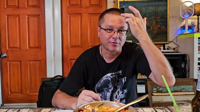 Поужинали в Бюджетном Ресторанчике Дома у Тайцев. Лучший Том Ям? Грязное Море и Обед от Макашницы