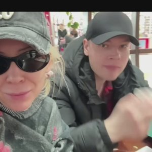 Встречайтесь с друзьями, любимыми... встречайтесь за семейным столом...