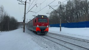Электровоз «Гранит» 2ЭС10-047 с грузовым поездом на перегоне, 2026 год