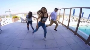 Девушки и песня: Move Your Body (Alan Walker Remix)