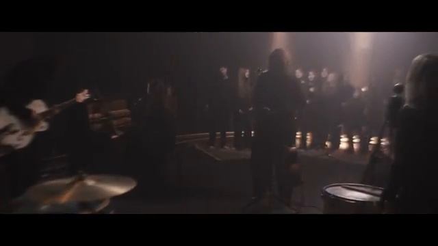 Бонд с кнопкой и хором Маяки