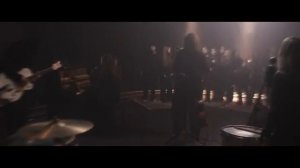 Бонд с Кнопкой и хором Маяки